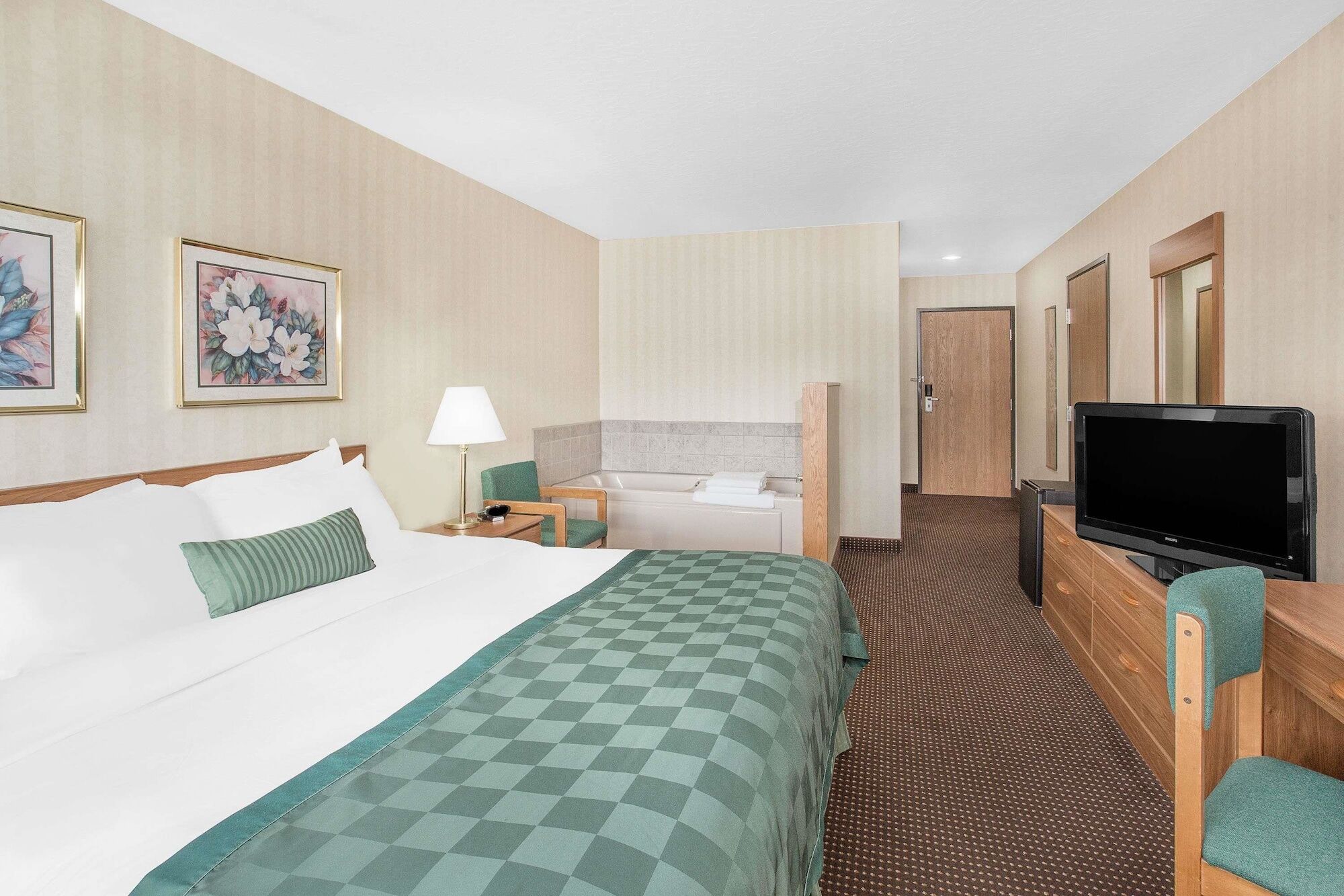 Ramada By Wyndham Hancock Waterfront Exteriér fotografie